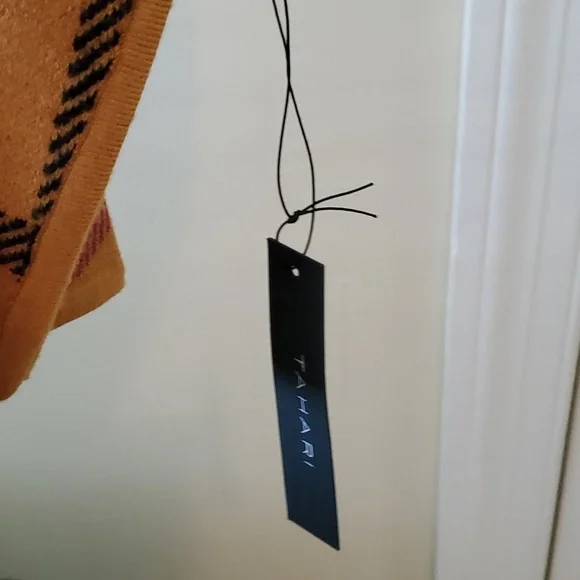 NWT Tahari Zippered Ponch - Picture 2 of 5